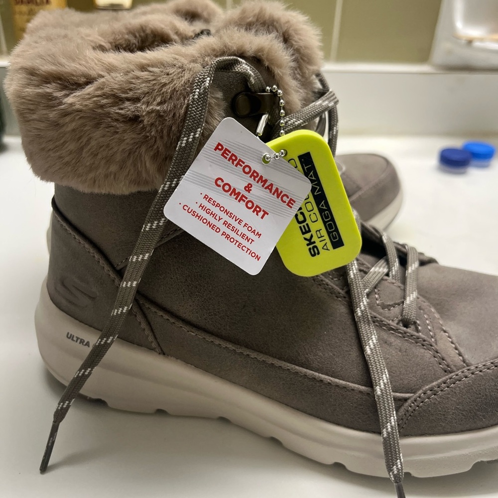 NEW Skechers Suede Ultra GO Faux Fur Collar Lace-Up Hiker Boots